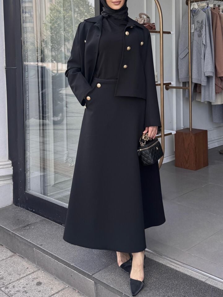 GOLD DÜĞME DETAYLI ETEKLİ TAKIM SİYAH