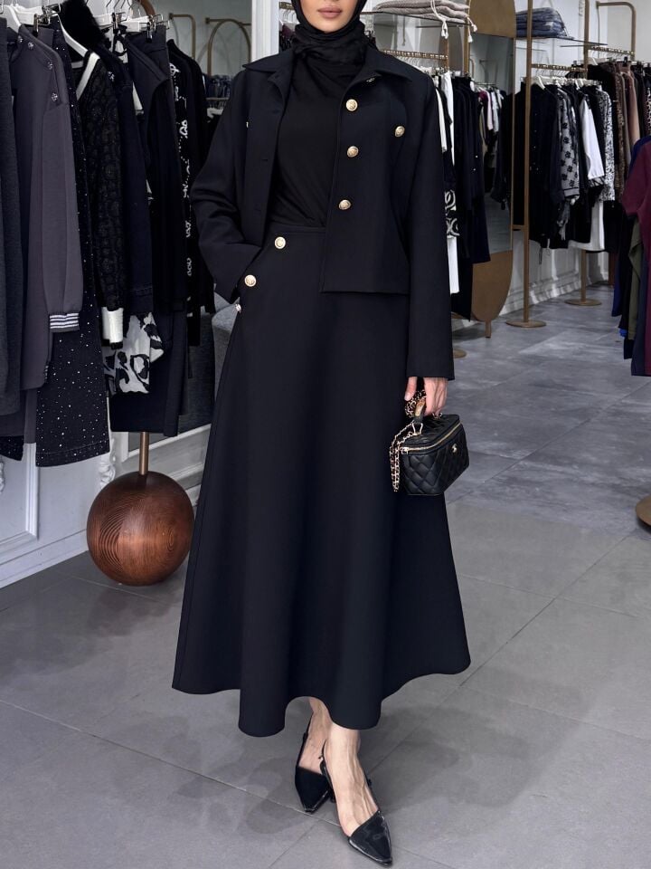 GOLD DÜĞME DETAYLI ETEKLİ TAKIM SİYAH