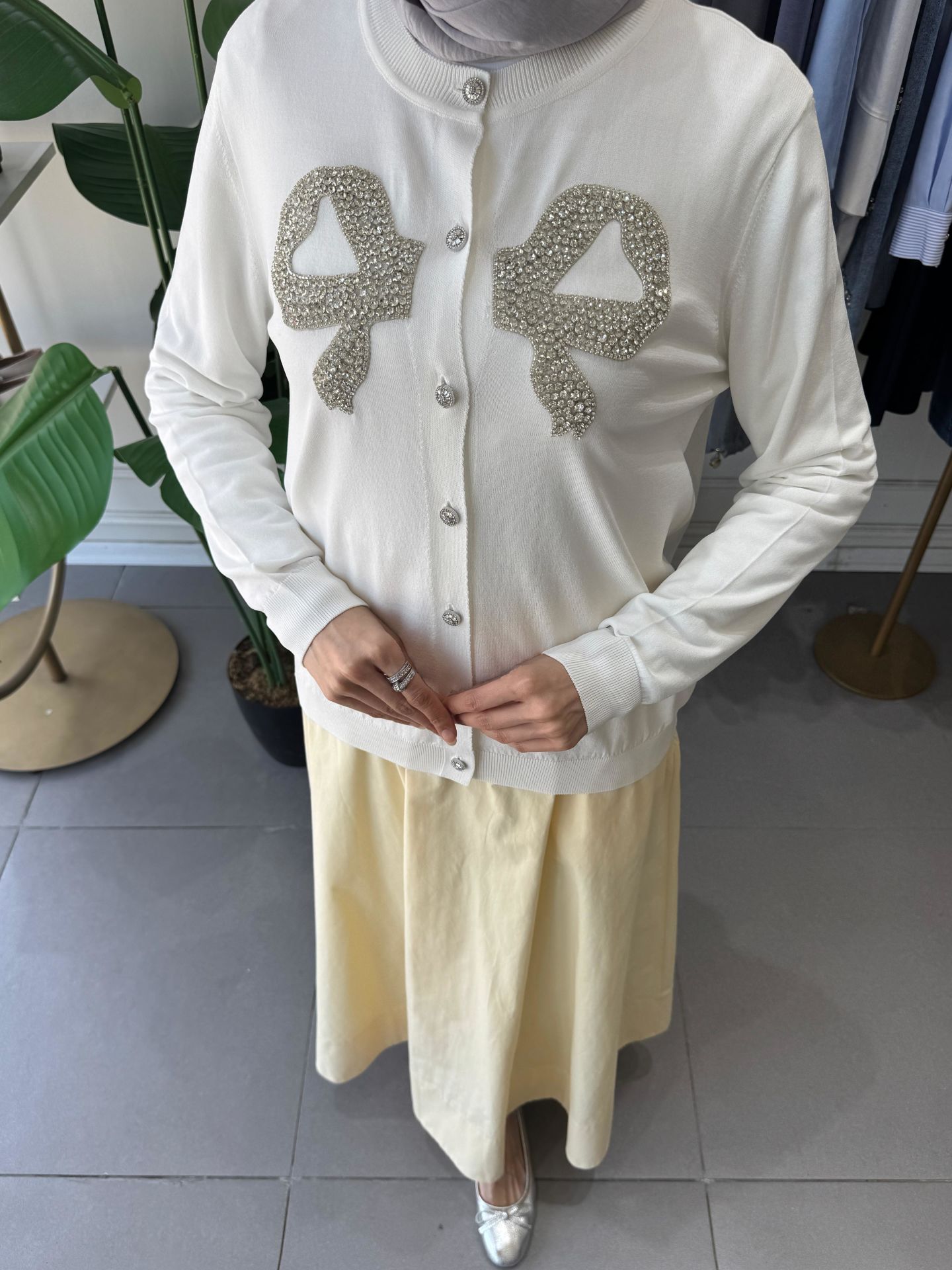 FİYONK TAŞ DETAY HIRKA EKRU